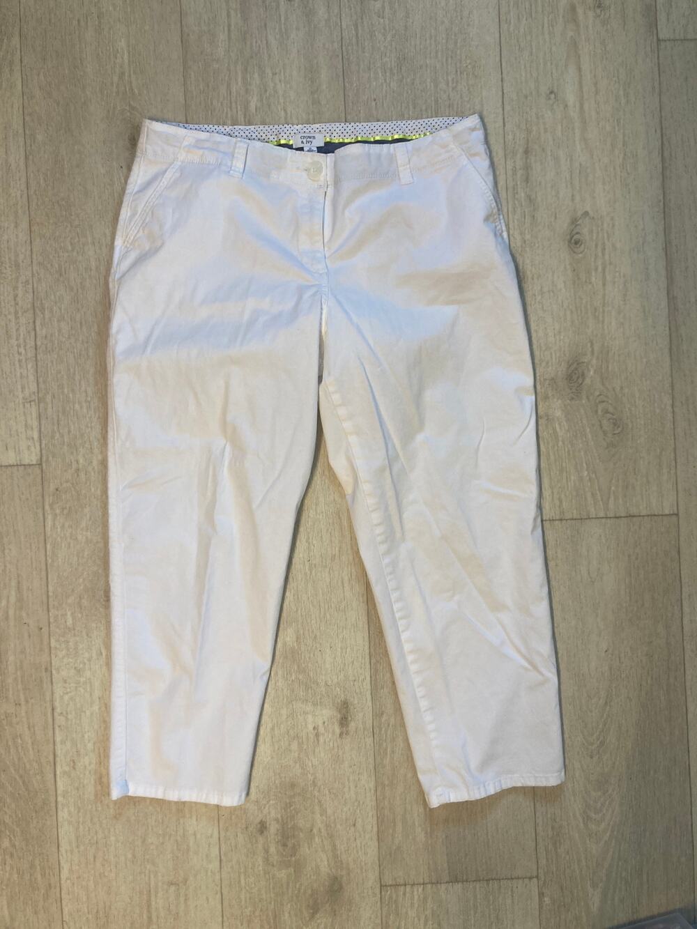 Crown & Ivy White Capris, Size 12
